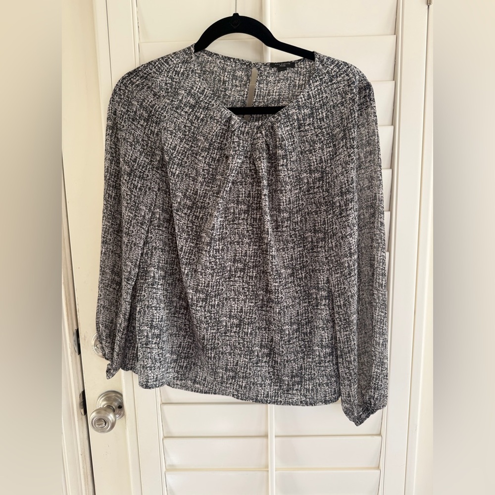 Ann Taylor Black & White Textured Print Keyhole Blouse – Size MP
